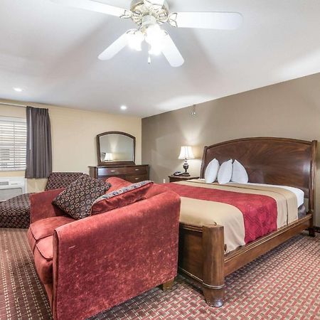 Econo Lodge Inn & Suites Bryant Eksteriør bilde