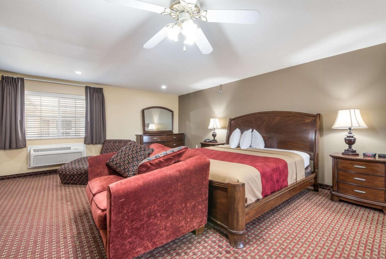 Econo Lodge Inn & Suites Bryant Eksteriør bilde