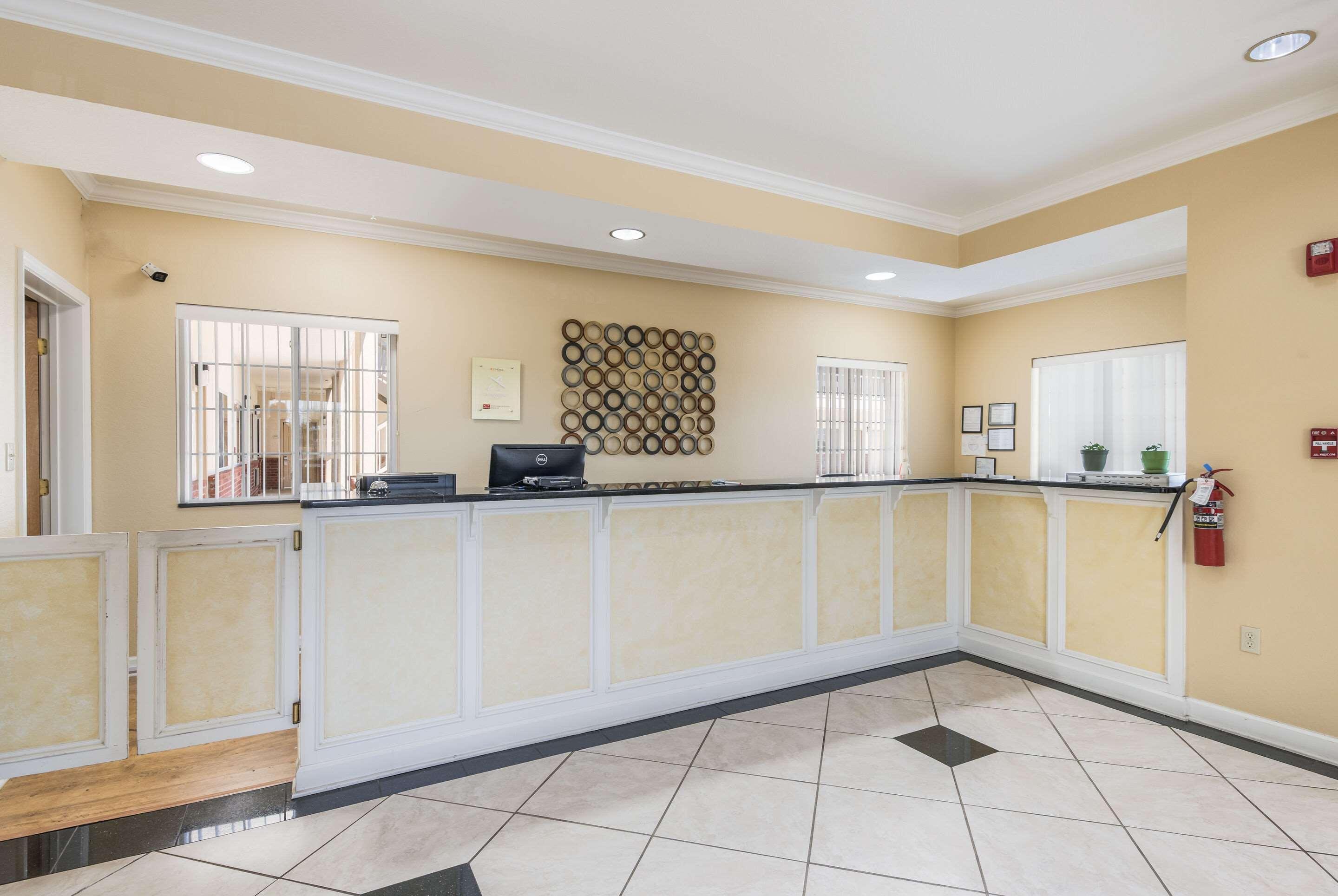 Econo Lodge Inn & Suites Bryant Eksteriør bilde