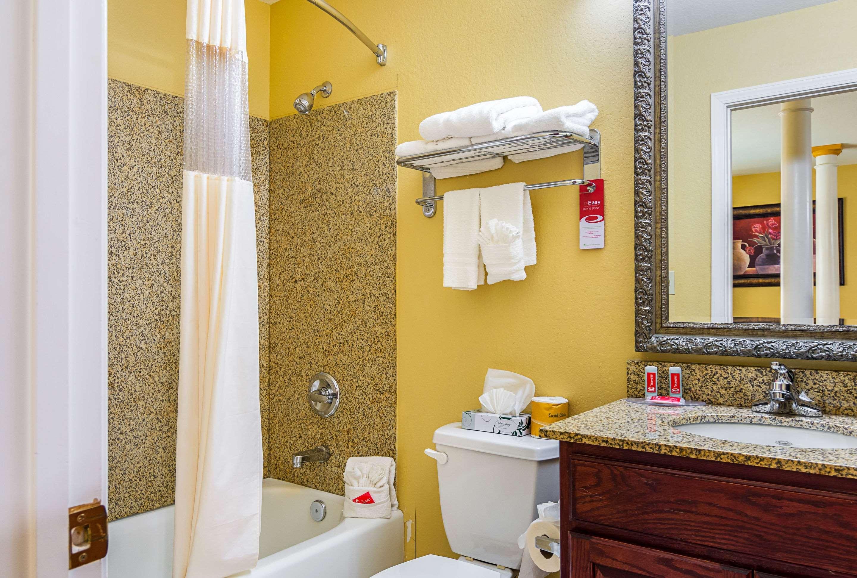 Econo Lodge Inn & Suites Bryant Eksteriør bilde