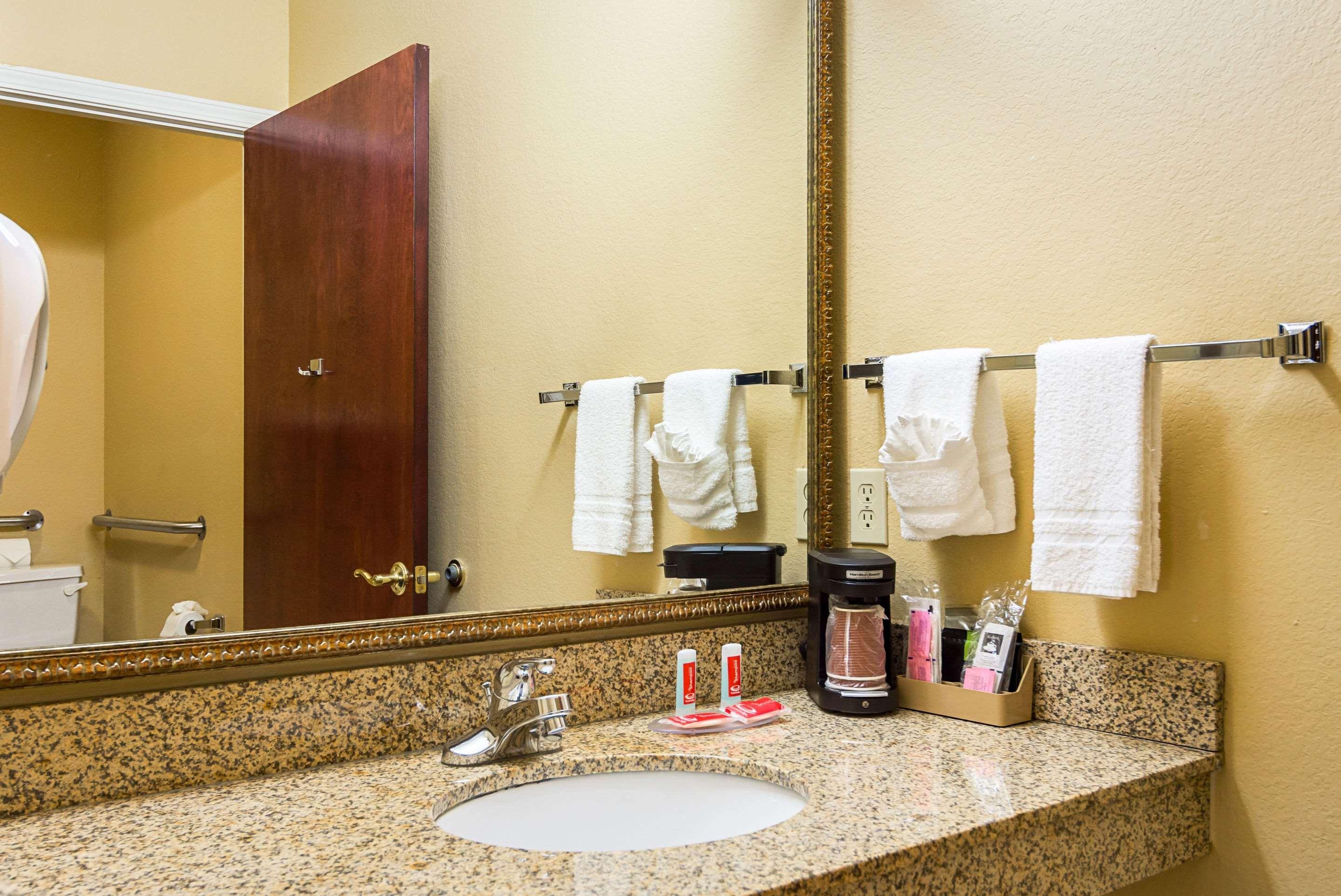 Econo Lodge Inn & Suites Bryant Eksteriør bilde