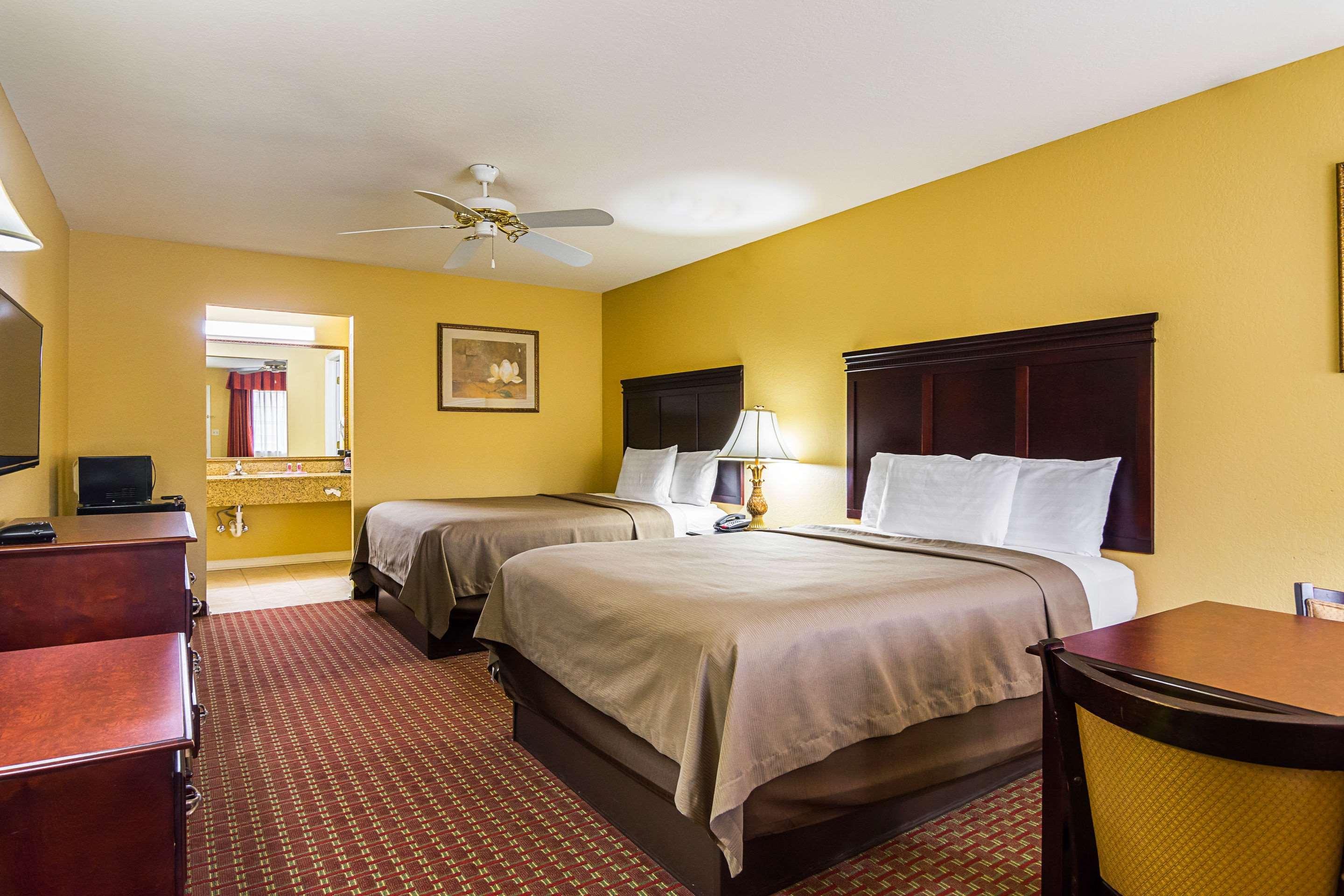 Econo Lodge Inn & Suites Bryant Eksteriør bilde