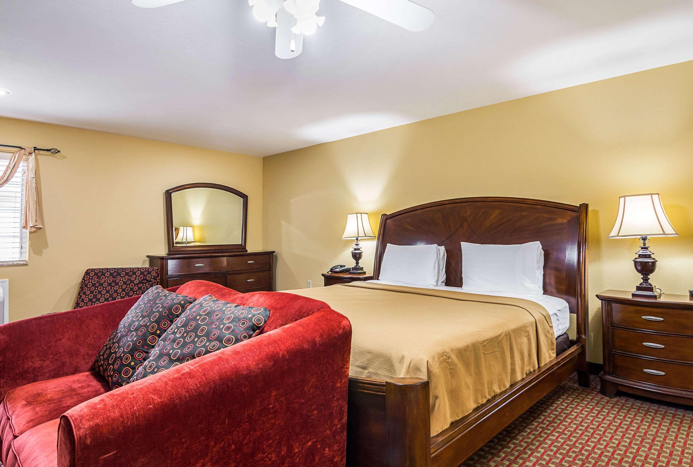Econo Lodge Inn & Suites Bryant Eksteriør bilde