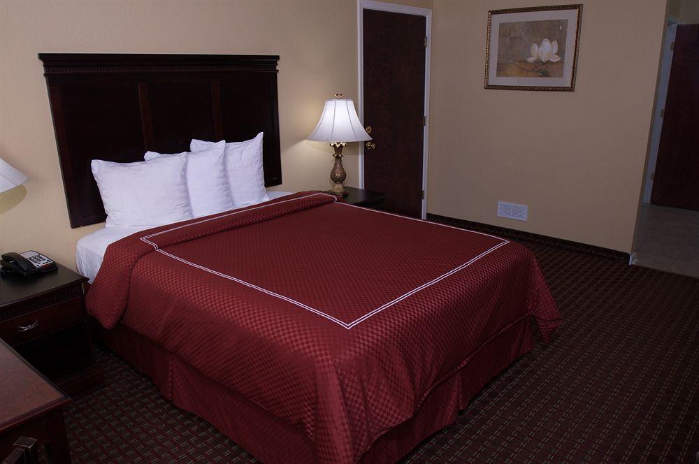 Econo Lodge Inn & Suites Bryant Eksteriør bilde